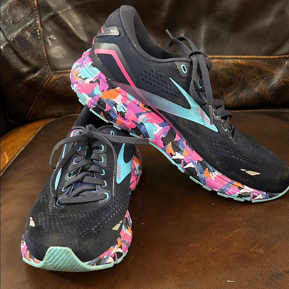 Brooks Women's Blue and Pink Athletic Shoes